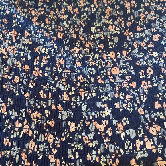 Isabel Maternity Women’s Size Medium Short Sleeve Smocked Top - Picture 7 of 11